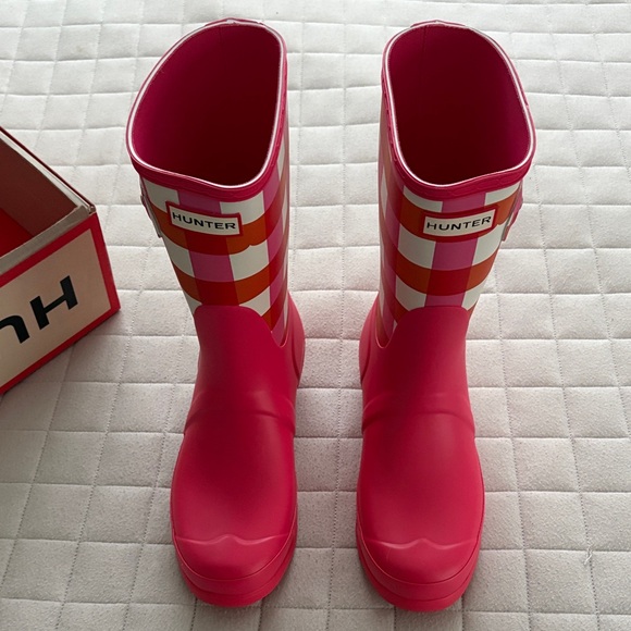 Hunter Women’s Pink and Orange Patterned Rainboots - Picture 3 of 9